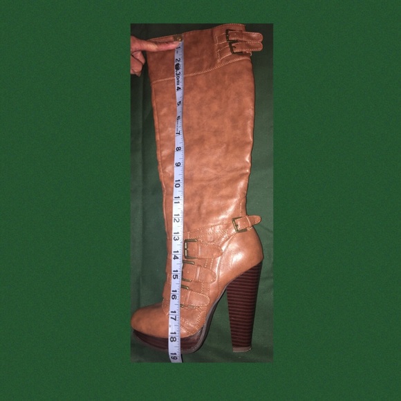 Woman’s tall boots 👢 - Picture 3 of 3